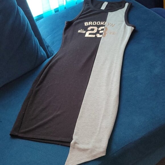 Sleeveless dress - Picture 2 of 3